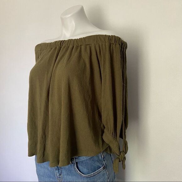 A&F Off Shoulder Top  - Picture 2 of 7